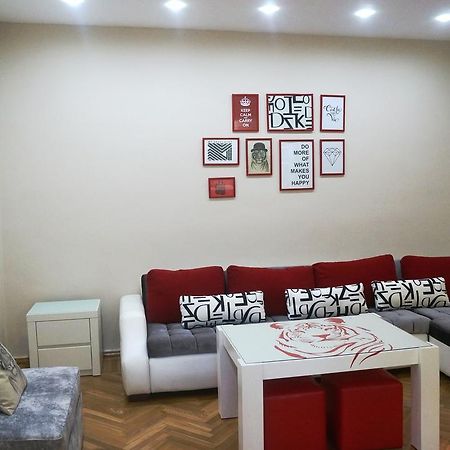 White Tiger In Center Of Tbilisi Apartment Екстериор снимка
