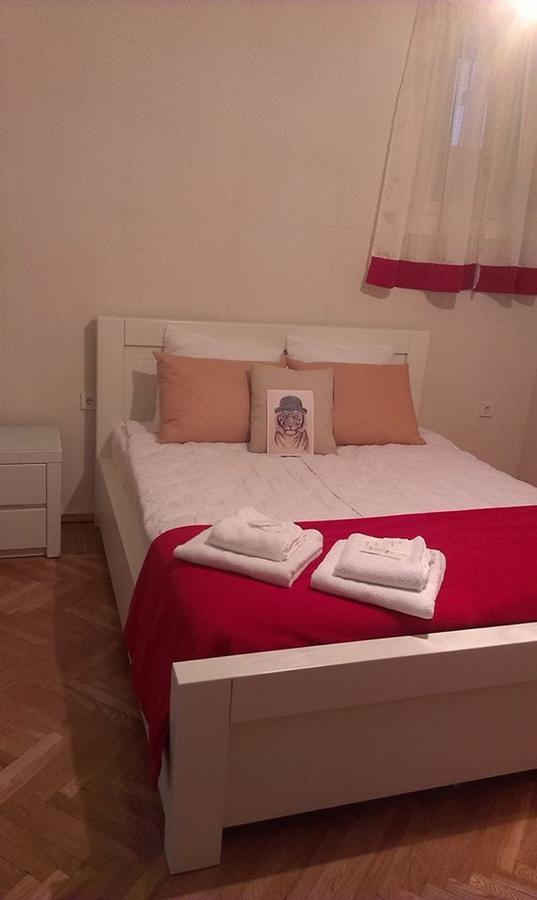 White Tiger In Center Of Tbilisi Apartment Екстериор снимка