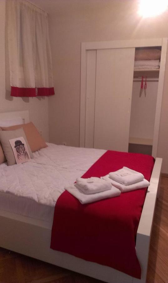 White Tiger In Center Of Tbilisi Apartment Екстериор снимка