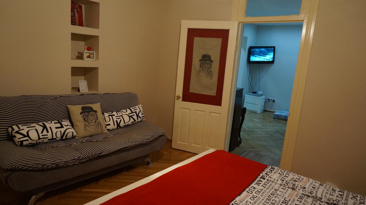 White Tiger In Center Of Tbilisi Apartment Екстериор снимка