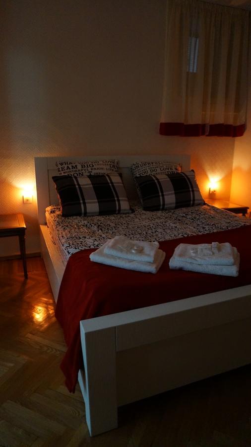 White Tiger In Center Of Tbilisi Apartment Екстериор снимка