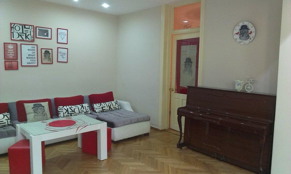White Tiger In Center Of Tbilisi Apartment Екстериор снимка