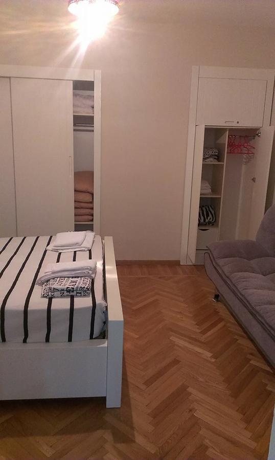 White Tiger In Center Of Tbilisi Apartment Екстериор снимка